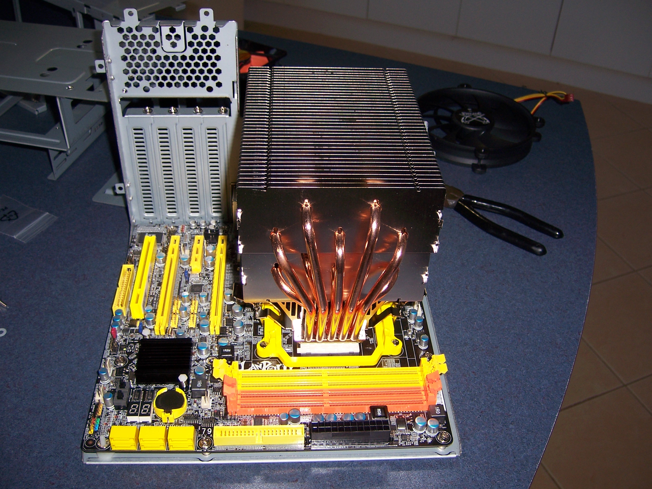 Chipset heatsinks