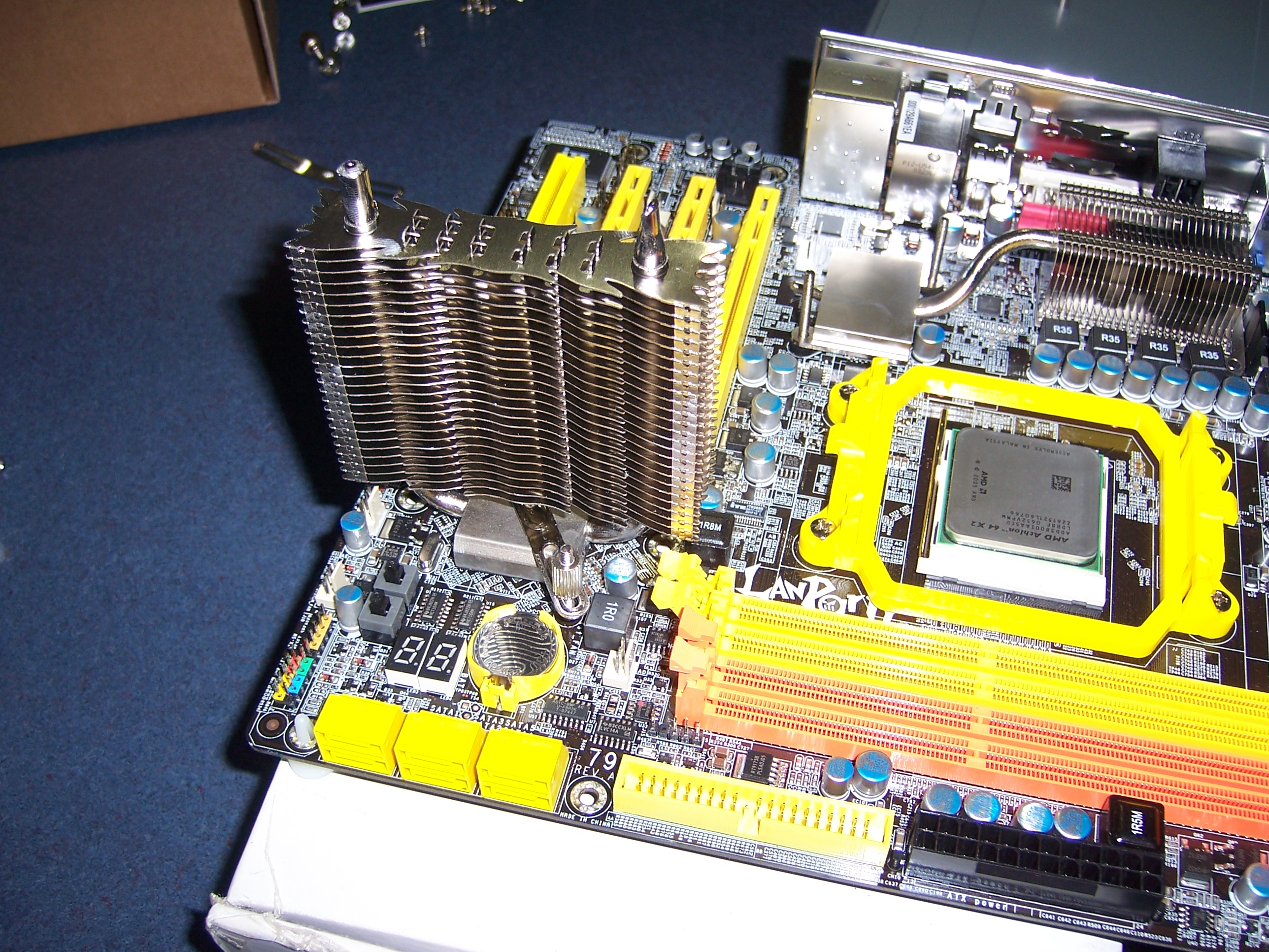 Chipset heatsinks