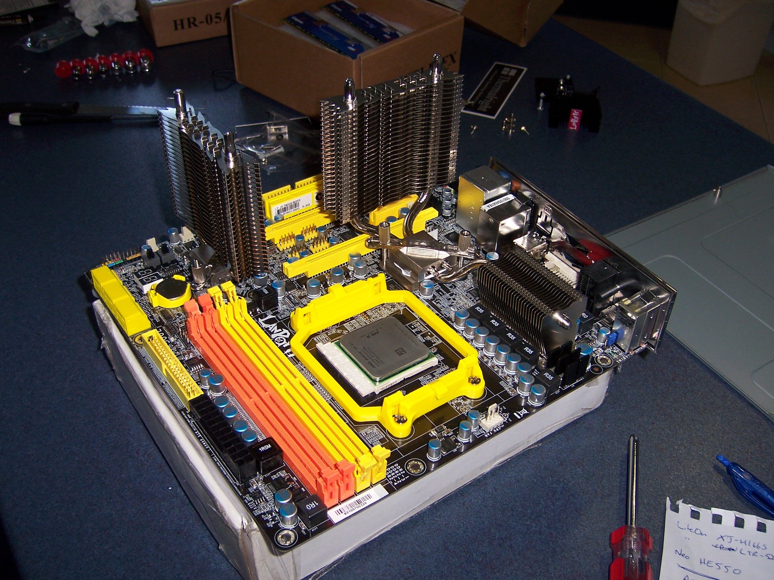 Chipset heatsinks